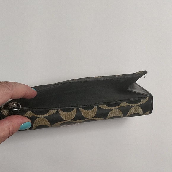 Coach wallet black and tan with silver detail - Picture 6 of 10